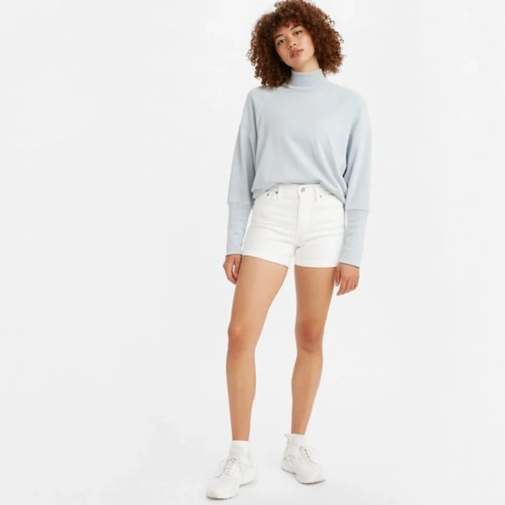 MID LENGTH WOMEN'S SHORTS white size 26